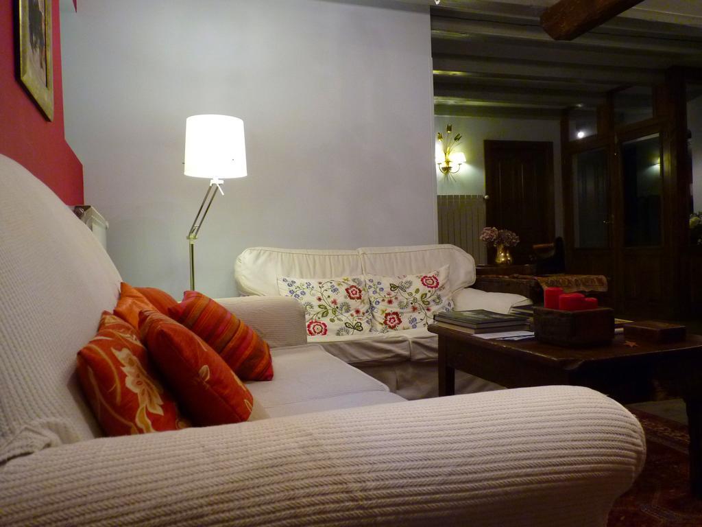 Kapel Etxea Hotel Urzainqui Bagian luar foto