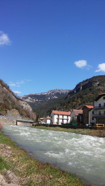 Kapel Etxea Hotel Urzainqui Bagian luar foto