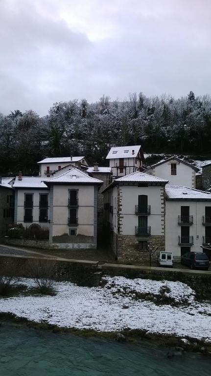 Kapel Etxea Hotel Urzainqui Bagian luar foto