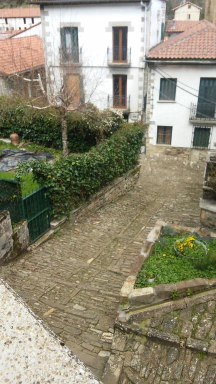Kapel Etxea Hotel Urzainqui Bagian luar foto
